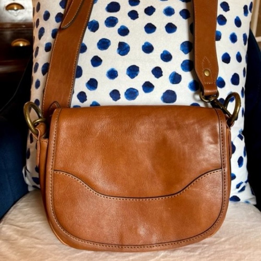 FRYE LUCY SADDLE LEATHER CROSSBODY BAG - BROWN